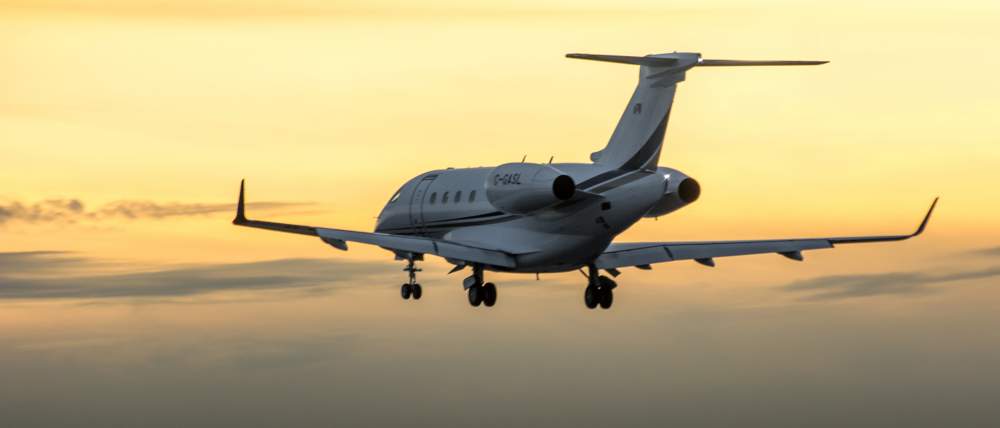 Embraer Legacy 450 Flies Over Toronto