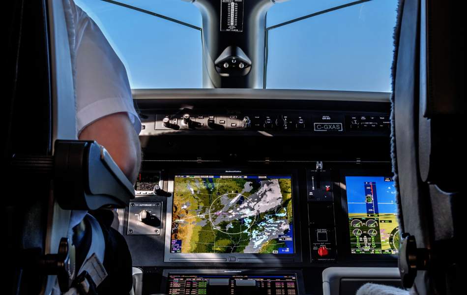 Praetor 500 | Cockpit - Poste de pilotage | Flying over Winnipeg, MB