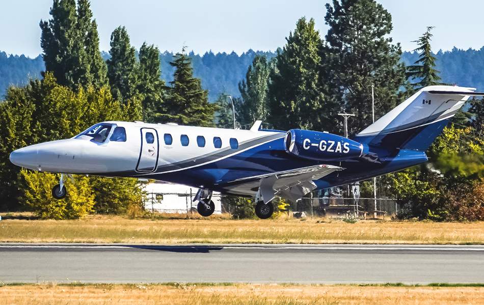 AirSprint Citation CJ2+ arriving into Victoria, BC