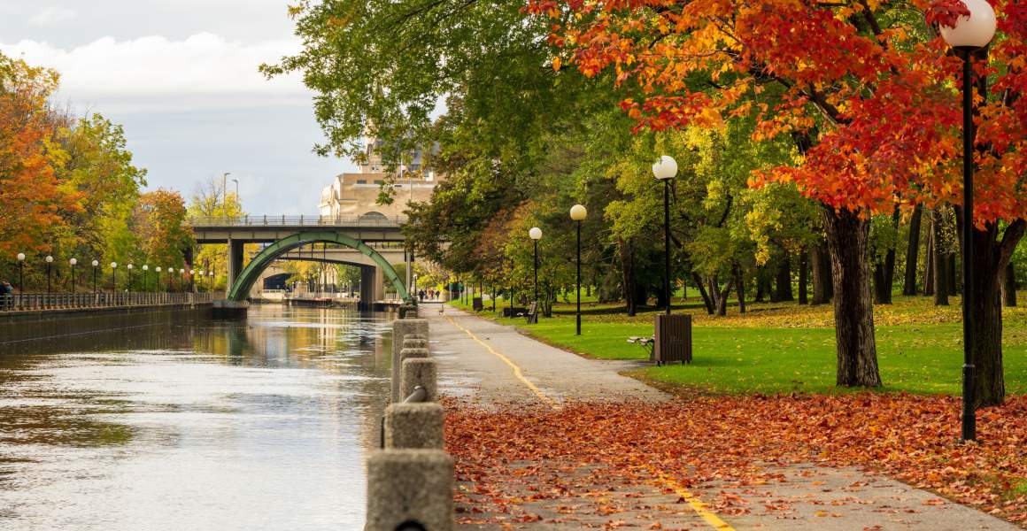 Rideau Canal and Laurier Avenue Bridge | AirSprint Private Aviation